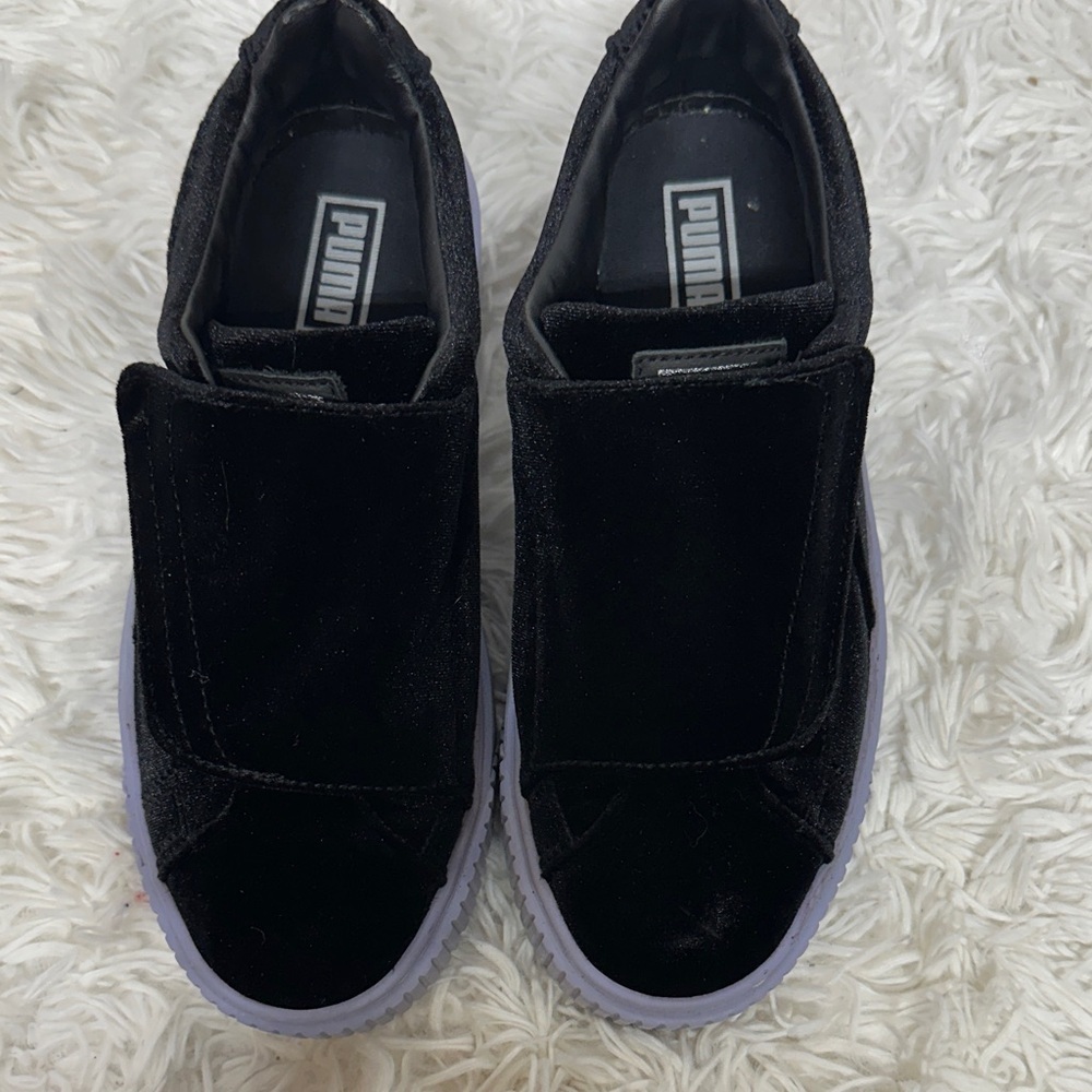 Women's Puma Velour Black Strap Platform Sneakers Size 7